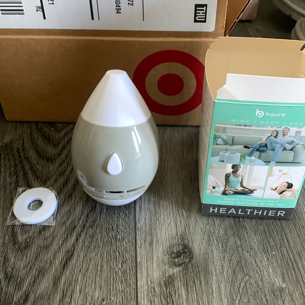 Small portable aroma diffuser